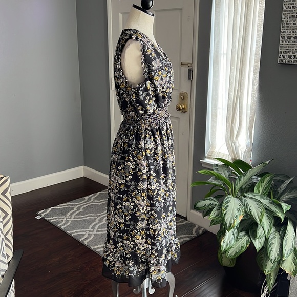 Max Studio Floral Print Smocked Waist Midi Dress - Picture 3 of 8